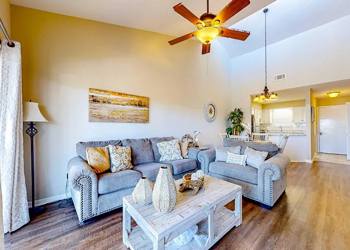 Spacious & Sun-filled Gulfside With Pool Balcony Ac & Lovely Views *