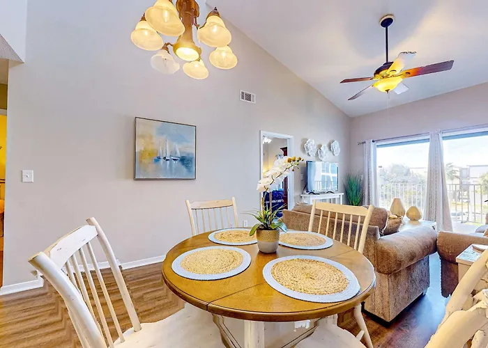 Spacious & Sun-filled Gulfside With Pool Balcony Ac & Lovely Views Holiday home