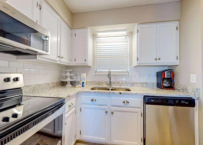 Spacious & Sun-filled Gulfside With Pool Balcony Ac & Lovely Views Holiday home *