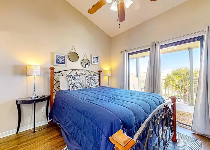 Spacious & Sun-filled Gulfside With Pool Balcony Ac & Lovely Views Holiday home *