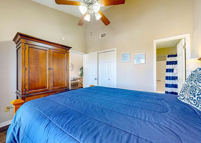 Holiday home Spacious & Sun-filled Gulfside With Pool Balcony Ac & Lovely Views