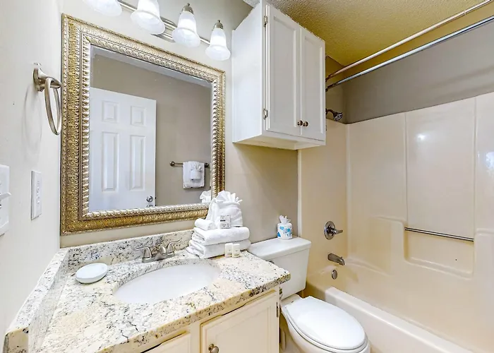 Spacious & Sun-filled Gulfside With Pool Balcony Ac & Lovely Views