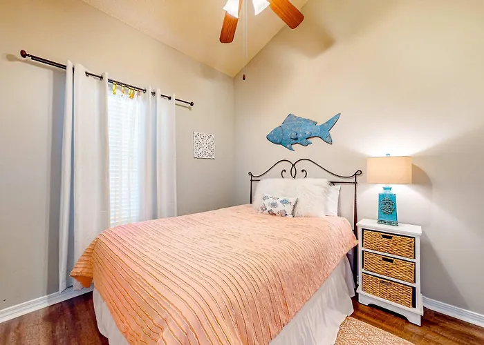 Spacious & Sun-filled Gulfside With Pool Balcony Ac & Lovely Views Holiday home *