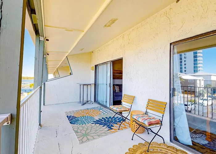 Spacious & Sun-filled Gulfside With Pool Balcony Ac & Lovely Views Holiday home
