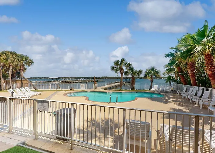 Spacious & Sun-filled Gulfside With Pool Balcony Ac & Lovely Views *